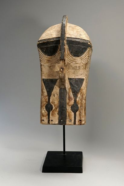 Masque de danse initiatique kifwebe présentant...