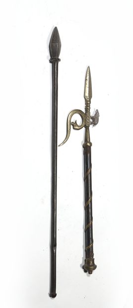 Set composed of a long weapon mace, the ogival...