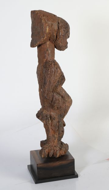 Statuette anthropomorphe présentant un personnage...