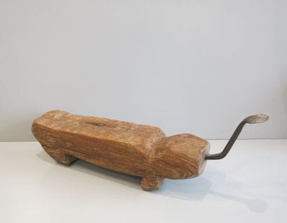 Tabouret zoomorphe servant de râpe noix de...