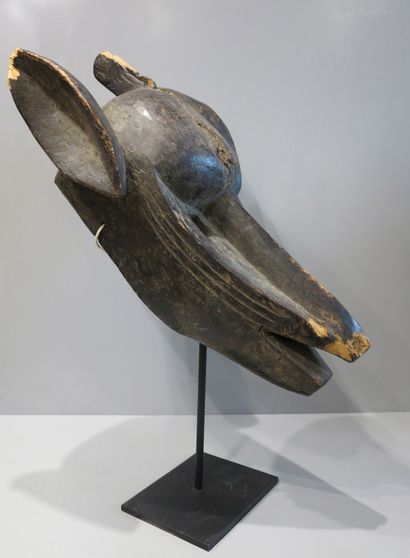 Masque zoomorphe représentant une hyène aux...