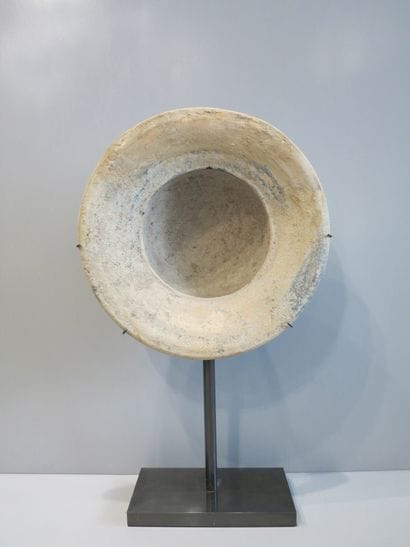 Bol apode sur socle. Terre cuite.

Thaïlande,...