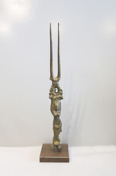 Epingle à cheveux surmontée d'une Apsara...