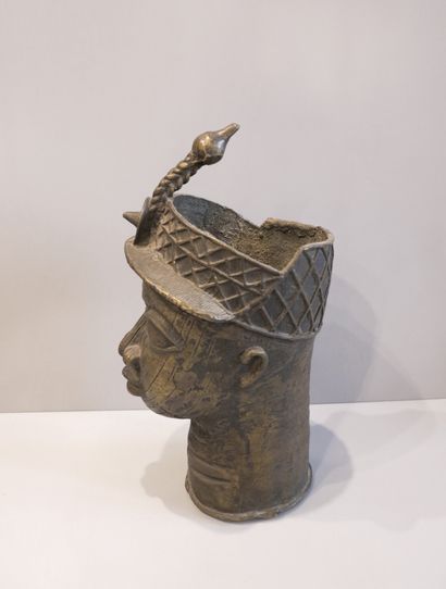 Tête de roi Oni.

Bronze réalisée à la cire...