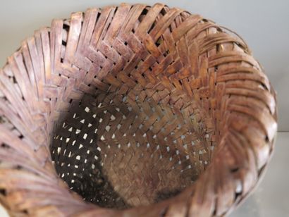 Panier à poisson en osier tressé.

Indon...