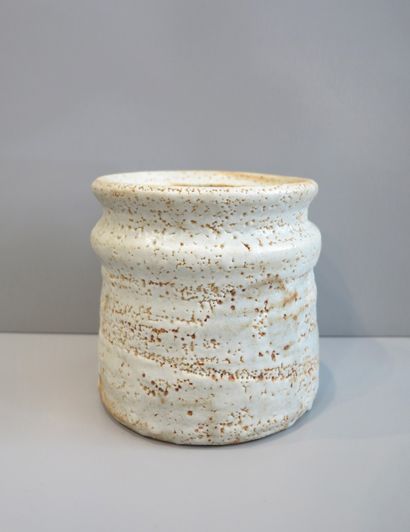 Cache-pot.

Japon, école de Kobé, 1960.

16x16cm...