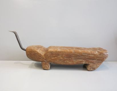 Tabouret zoomorphe servant de râpe noix de...