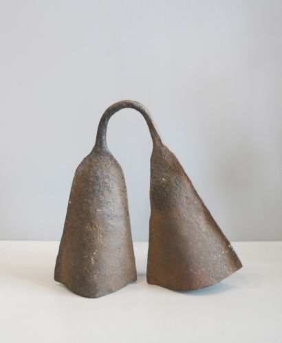 Double gong rituel en fer.

Style Bamileke,...