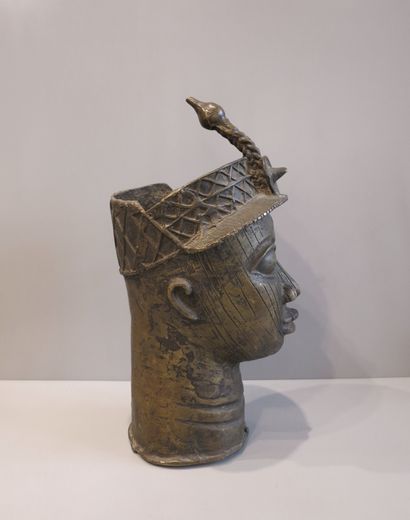Tête de roi Oni.

Bronze réalisée à la cire...