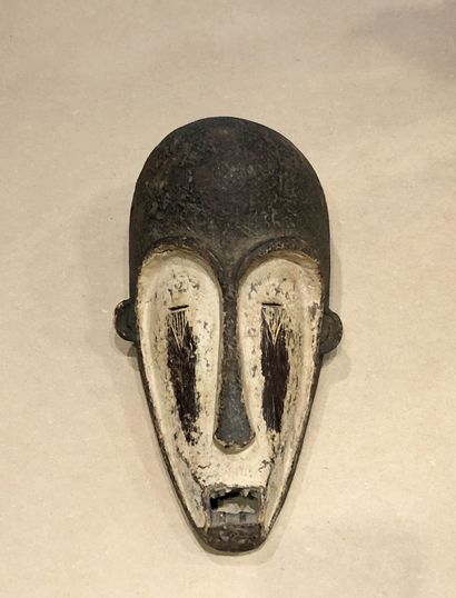 Masque anthropomorphe, le visage en forme...