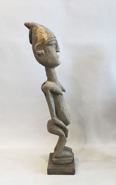 Statuette anthropomorphe figurant un personnage...