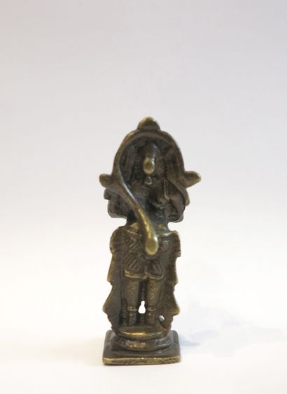 Hanuman, le Dieu singe, représenté debout...