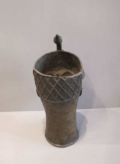 Tête de roi Oni.

Bronze réalisée à la cire...