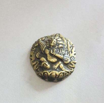 Amulette en laiton représentant Yama, le...
