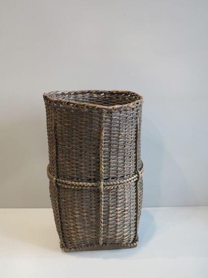 Panier en osier finement tressé.

Indoné...