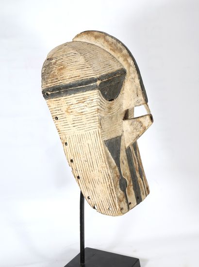 Masque de danse initiatique kifwebe présentant...