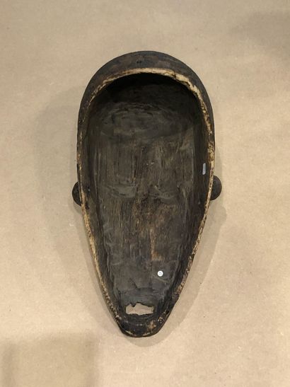Masque anthropomorphe, le visage en forme...