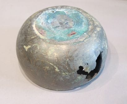 Bol en bronze de fouille. 

Asie du Sud-Est....