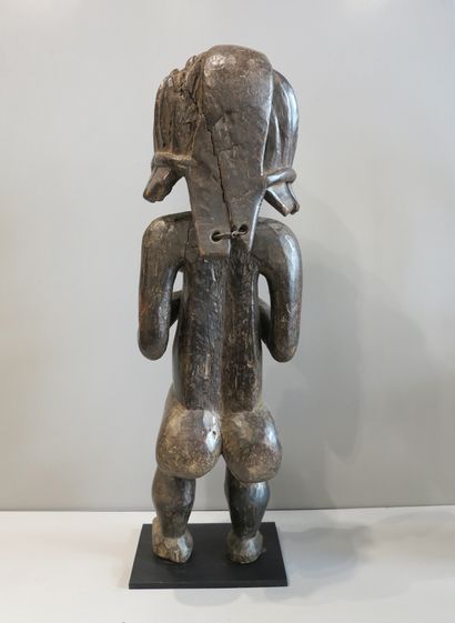 Statue anthropomorphe hermaphrodite tenant...