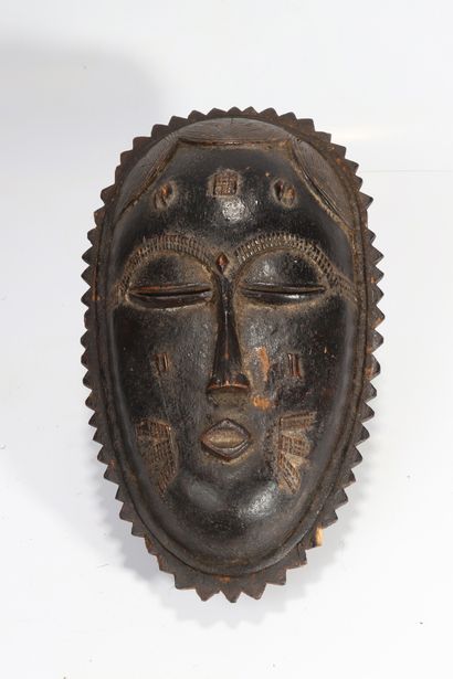 Masque de style Baoulé en bois patiné

3...