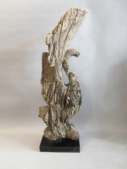 Crête de toiture représentant un cygne. 

Bois...