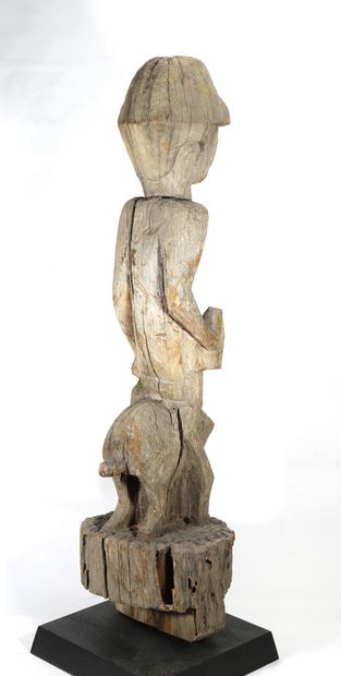 Poteau funéraire Aloalo Sakalawa en bois,...