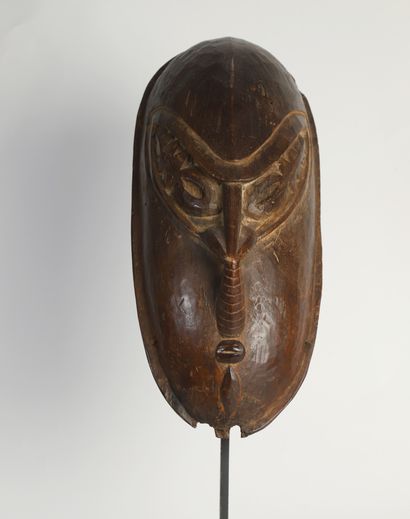 Masque de type Brag, bois à patine miel et...
