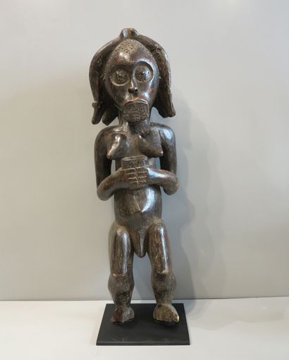 Statue anthropomorphe hermaphrodite tenant...