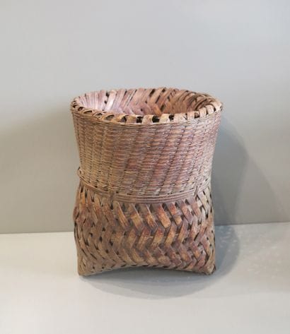 Panier à poisson en osier tressé.

Indon...