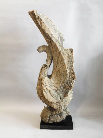 Crête de toiture représentant un cygne. 

Bois...