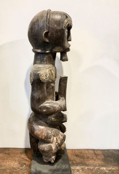 Statue de reliquaire style Byeri recouvert...