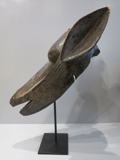 Masque zoomorphe représentant une hyène aux...