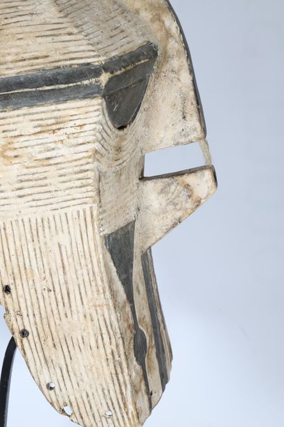 Masque de danse initiatique kifwebe présentant...