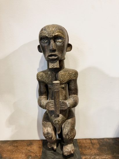 Statue de reliquaire style Byeri recouvert...