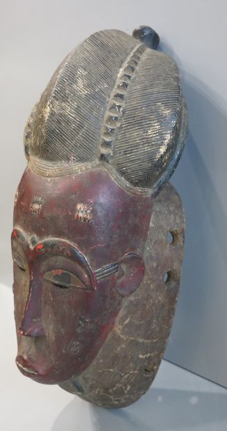 Masque Baoulé à coiffure trilobé.

Bois polychrome.

Côte...