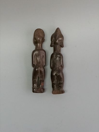 Deux fétiches de fertilité en bois à patine...