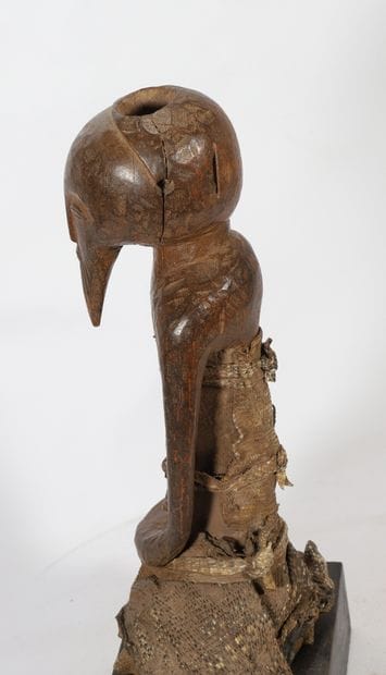 Figure fétiche Kusu masculine en bois, caractéristique...