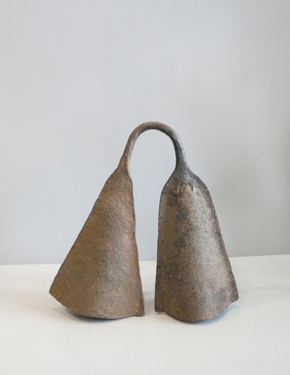 Double gong rituel en fer.

Style Bamileke,...