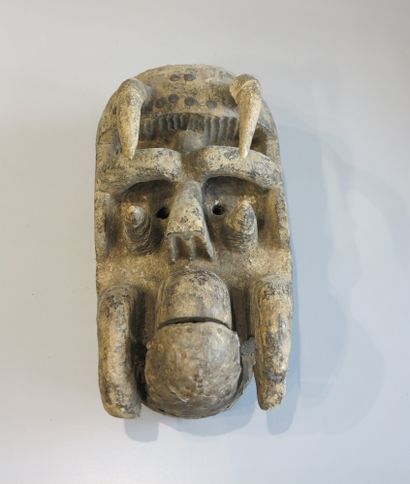 Masque de guerrier

bois à patine croûteuse

Style...