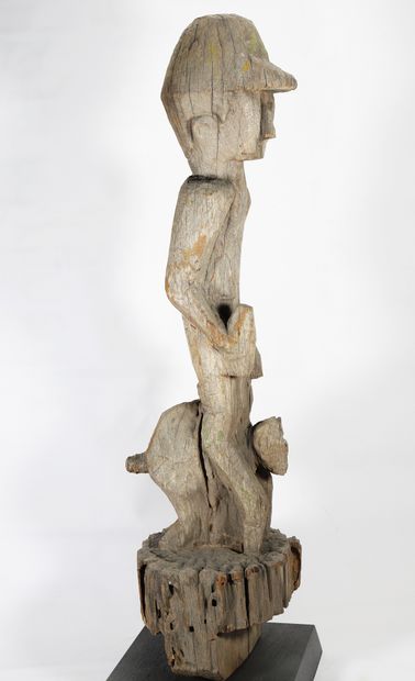 Poteau funéraire Aloalo Sakalawa en bois,...