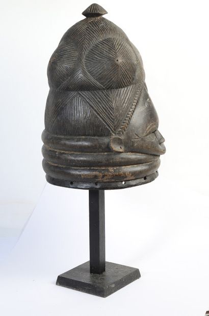 Masque heaume de style Mende. Bois à patine...