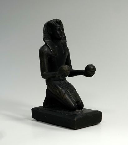 Museum cast: Thutmose kneeling with two libation...