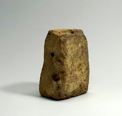 Counterweight of Sardinian net in beige terracotta....
