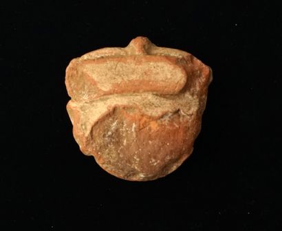 Stylized head in red clay of a notable. Veracruz....