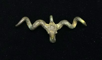 Pendeloque with bélière representing a ram...
