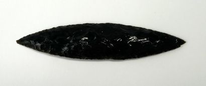 Superb laurel leaf in obsidian. Central America....