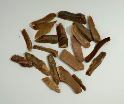 Set of twenty flint knives and flaps. Solutrean-Magdalenian...
