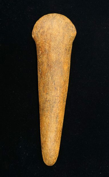 Polished fan-shaped axe in beige speckled...