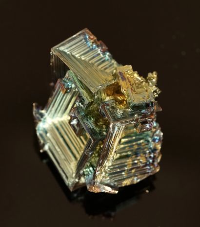 Pyramid of bismuth of synthesis. L: 3,5x3...