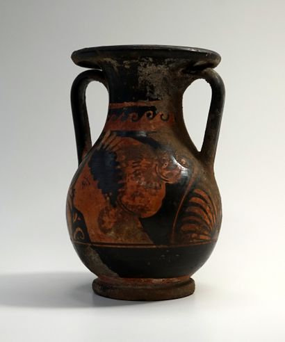 Pelike in ceramic with red figures, decorated...